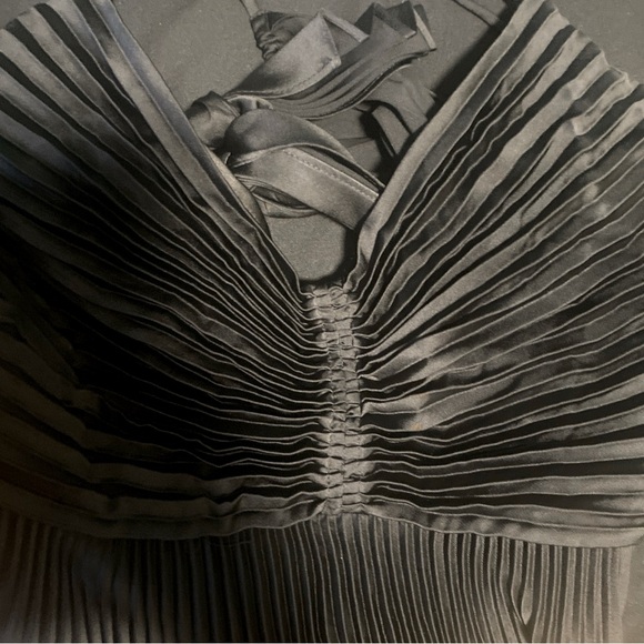 LIKE NEW A.L.C. Aries Satin Pleated Dress in Black - Size 4 - Picture 16 of 16